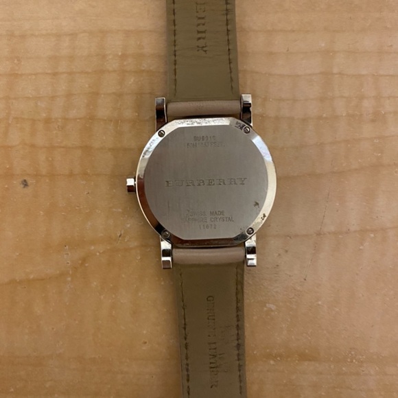 100% authentic Burberry watch - Picture 2 of 2